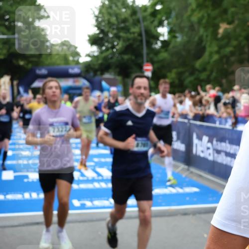 29.06.2025 - hella hamburg halbmarathon Zöllner http://msf.ph/oto/8190448 29.06.2025 10:44:39 Ziel 1468, 1782, 2365, 2402, 3305, 4991, 5476, 6490, 6495, 7322, 7710, 10669, 12711, 14351, 14798, 14816, 15862, 16224, 17097, 18107, 18464, 18539, 18560, 18765, 18868, 19206 meine-sportfotos.de