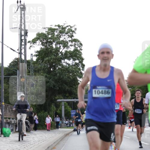 29.06.2025 - hella hamburg halbmarathon Jannik Wohlers http://msf.ph/oto/8190469 29.06.2025 09:44:43 Lombardsbrücke 1827, 2746, 3201, 5269, 6619, 6781, 10486, 10848, 11169, 12049, 12595, 12900, 13838, 14140, 14164, 14289, 15883, 16157, 16508, 16713, 16818, 17428, 17488, 18737, 18837, 18871, 18874, 19142 meine-sportfotos.de