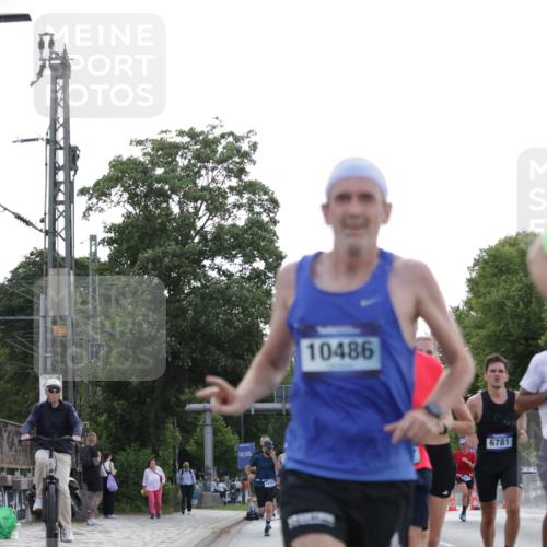 29.06.2025 - hella hamburg halbmarathon Jannik Wohlers http://msf.ph/oto/8190502 29.06.2025 09:44:43 Lombardsbrücke 1827, 2746, 3201, 5269, 6619, 6781, 10486, 10848, 11169, 12049, 12595, 12900, 13838, 14140, 14164, 14289, 15883, 16157, 16508, 16713, 16818, 17428, 17488, 18737, 18837, 18871, 18874, 19142 meine-sportfotos.de