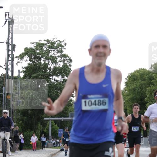 29.06.2025 - hella hamburg halbmarathon Jannik Wohlers http://msf.ph/oto/8190543 29.06.2025 09:44:43 Lombardsbrücke 1827, 2746, 3201, 5269, 6619, 6781, 10486, 10848, 11169, 12049, 12595, 12900, 13838, 14140, 14164, 14289, 15883, 16157, 16508, 16713, 16818, 17428, 17488, 18737, 18837, 18871, 18874, 19142 meine-sportfotos.de