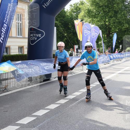 29.06.2025 - hella hamburg halbmarathon Strokosch-Dieckow http://msf.ph/oto/8190570 29.06.2025 09:31:16 Ziel 20273, 20274 meine-sportfotos.de