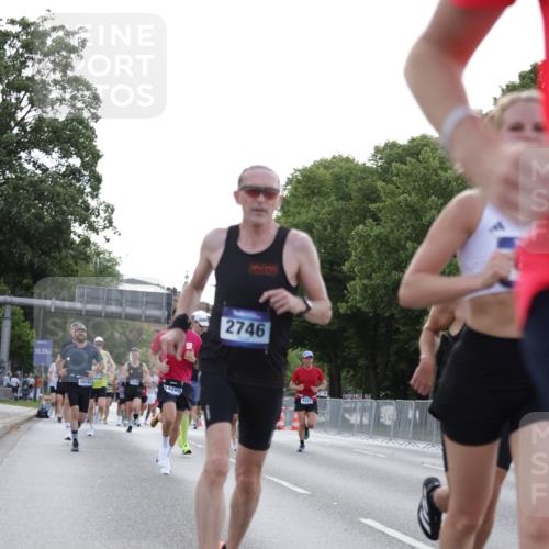 29.06.2025 - hella hamburg halbmarathon Jannik Wohlers http://msf.ph/oto/8190684 29.06.2025 09:44:45 Lombardsbrücke 1758, 1827, 2746, 3201, 5269, 6619, 6781, 9381, 10486, 10848, 11169, 12049, 12595, 12900, 14140, 14164, 14289, 15672, 15883, 16157, 16711, 16713, 16818, 17374, 17428, 17488, 18737, 18837, 18871, 18874, 19142 meine-sportfotos.de