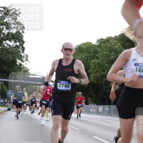 29.06.2025 - hella hamburg halbmarathon Jannik Wohlers http://msf.ph/oto/8190690 29.06.2025 09:44:45 Lombardsbrücke 1758, 1827, 2746, 3201, 5269, 6619, 6781, 9381, 10486, 10848, 11169, 12049, 12595, 12900, 14140, 14164, 14289, 15672, 15883, 16157, 16711, 16713, 16818, 17374, 17428, 17488, 18737, 18837, 18871, 18874, 19142 meine-sportfotos.de