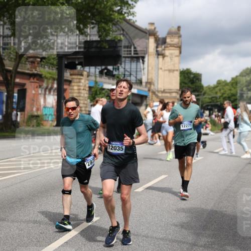 29.06.2025 - hella hamburg halbmarathon Yannick Fuchs http://msf.ph/oto/8190700 29.06.2025 10:43:55 20KM 2516, 2878, 2937, 3414, 3543, 3562, 3692, 4832, 5447, 5978, 6115, 6125, 6282, 7100, 7332, 7657, 8437, 8454, 8576, 8689, 8813, 8921, 9200, 9491, 9551, 9597, 9723, 9924, 9965, 10189, 11339, 11819, 11975, 12035, 12203, 12271, 13159, 13225, 13690, 13976, 14526, 14794, 14838, 15519, 15620, 15966, 16403, 16653, 16738, 16843, 16877, 16891, 17001, 17282, 17753, 17908, 18058, 18350, 18926, 18960, 19109 meine-sportfotos.de