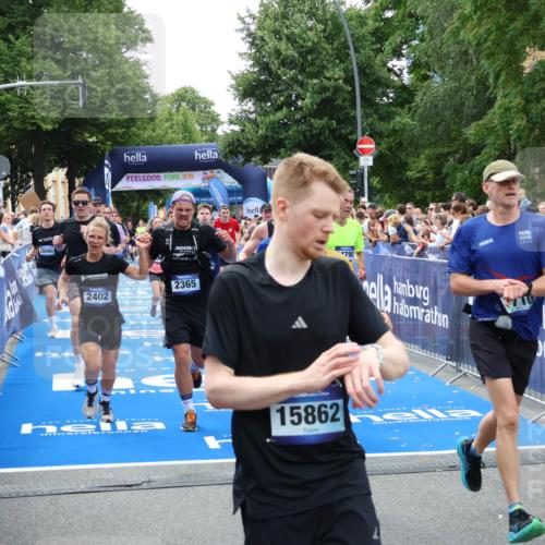 29.06.2025 - hella hamburg halbmarathon Zöllner http://msf.ph/oto/8190730 29.06.2025 10:44:42 Ziel 1468, 1782, 2365, 2402, 4991, 5476, 6490, 6495, 7710, 10669, 12711, 14351, 14798, 14816, 15185, 15233, 16224, 18107, 18437, 18464, 18539, 18560, 18868, 19206 meine-sportfotos.de