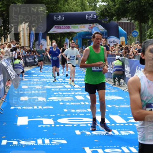 29.06.2025 - hella hamburg halbmarathon Zöllner http://msf.ph/oto/8190866 29.06.2025 10:34:24 Ziel 1002, 1080, 3005, 5550, 9686, 14784, 16417 meine-sportfotos.de