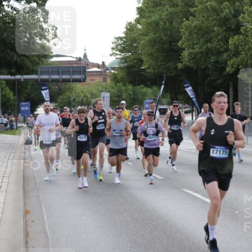 29.06.2025 - hella hamburg halbmarathon Jannik Wohlers http://msf.ph/oto/8190869 29.06.2025 09:44:51 Lombardsbrücke 1758, 1990, 2746, 3043, 4050, 5070, 5328, 5746, 6781, 7272, 7651, 7723, 8209, 8883, 9137, 9381, 10171, 10486, 11169, 11413, 12049, 12595, 12900, 14140, 14289, 15621, 15672, 15883, 16157, 16711, 16713, 16818, 17175, 17374, 17428, 18102, 18692, 18737, 18837, 18871, 19142, 19194, 19202, 19203, 19204 meine-sportfotos.de
