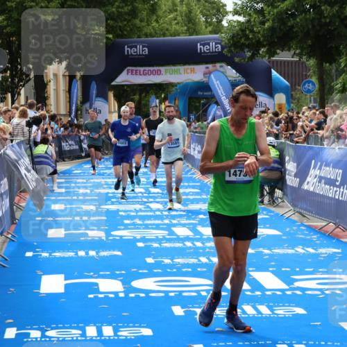 29.06.2025 - hella hamburg halbmarathon Zöllner http://msf.ph/oto/8190910 29.06.2025 10:34:25 Ziel 1002, 5550, 9686, 14784, 16417, 18099 meine-sportfotos.de