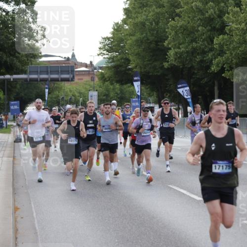 29.06.2025 - hella hamburg halbmarathon Jannik Wohlers http://msf.ph/oto/8190920 29.06.2025 09:44:51 Lombardsbrücke 1758, 1990, 2746, 3043, 4050, 5070, 5328, 5746, 6781, 7272, 7651, 7723, 8209, 8883, 9137, 9381, 10171, 10486, 11169, 11413, 12049, 12595, 12900, 14140, 14289, 15621, 15672, 15883, 16157, 16711, 16713, 16818, 17175, 17374, 17428, 18102, 18692, 18737, 18837, 18871, 19142, 19194, 19202, 19203, 19204 meine-sportfotos.de