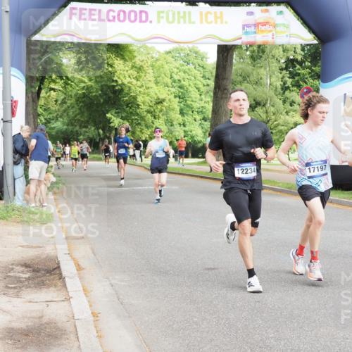 29.06.2025 - hella hamburg halbmarathon MichiJ http://msf.ph/oto/8190958 29.06.2025 10:19:42 Zwischen KM18-KM19 7186, 9571, 12234, 12308, 16736, 17197 meine-sportfotos.de
