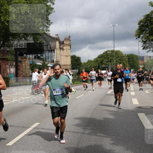 29.06.2025 - hella hamburg halbmarathon Yannick Fuchs http://msf.ph/oto/8190976 29.06.2025 10:43:57 20KM 2516, 2788, 2878, 3414, 3543, 3562, 3692, 4247, 5447, 5978, 6115, 6125, 6282, 7100, 7332, 7657, 8437, 8454, 8576, 8689, 8813, 8921, 9200, 9491, 9551, 9597, 9723, 9965, 10189, 10480, 11339, 11975, 12035, 12203, 12271, 12733, 13159, 13225, 13463, 13690, 13976, 14562, 14794, 14838, 15519, 15620, 15966, 16403, 16653, 16738, 16843, 16877, 16891, 17001, 17282, 17753, 17908, 18350, 18926, 18960, 19109 meine-sportfotos.de