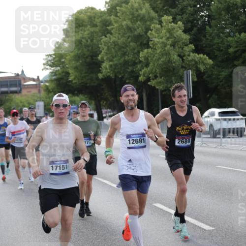 29.06.2025 - hella hamburg halbmarathon Jannik Wohlers http://msf.ph/oto/8190980 29.06.2025 09:45:08 Lombardsbrücke 57, 1707, 1990, 2689, 3043, 4050, 4129, 4679, 4698, 4749, 5070, 5328, 5746, 5826, 6358, 7272, 7389, 7481, 7651, 7723, 8190, 8209, 8883, 9137, 9571, 9634, 10017, 10171, 10876, 11120, 11413, 11857, 12234, 12308, 12691, 12988, 13066, 13618, 14028, 14395, 14466, 14784, 15621, 15826, 15887, 16712, 17151, 17802, 18099, 18102, 18177, 18692, 19194, 19202, 19203, 19204 meine-sportfotos.de
