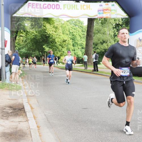 29.06.2025 - hella hamburg halbmarathon MichiJ http://msf.ph/oto/8190981 29.06.2025 10:19:43 Zwischen KM18-KM19 7186, 9571, 12234, 12308, 15507, 16736, 17197 meine-sportfotos.de