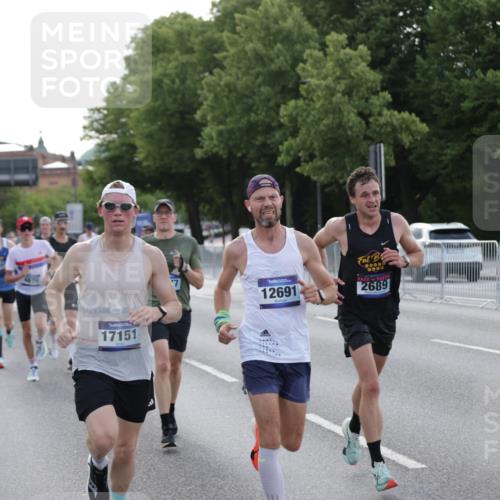 29.06.2025 - hella hamburg halbmarathon Jannik Wohlers http://msf.ph/oto/8190988 29.06.2025 09:45:08 Lombardsbrücke 57, 1707, 1990, 2689, 3043, 4050, 4129, 4679, 4698, 4749, 5070, 5328, 5746, 5826, 6358, 7272, 7389, 7481, 7651, 7723, 8190, 8209, 8883, 9137, 9571, 9634, 10017, 10171, 10876, 11120, 11413, 11857, 12234, 12308, 12691, 12988, 13066, 13618, 14028, 14395, 14466, 14784, 15621, 15826, 15887, 16712, 17151, 17802, 18099, 18102, 18177, 18692, 19194, 19202, 19203, 19204 meine-sportfotos.de