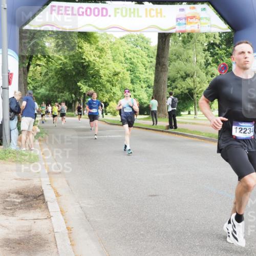 29.06.2025 - hella hamburg halbmarathon MichiJ http://msf.ph/oto/8190993 29.06.2025 10:19:43 Zwischen KM18-KM19 7186, 9571, 12234, 12308, 15507, 16736, 17197 meine-sportfotos.de