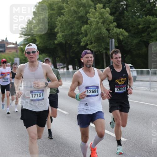 29.06.2025 - hella hamburg halbmarathon Jannik Wohlers http://msf.ph/oto/8191018 29.06.2025 09:45:08 Lombardsbrücke 57, 1707, 1990, 2689, 3043, 4050, 4129, 4679, 4698, 4749, 5070, 5328, 5746, 5826, 6358, 7272, 7389, 7481, 7651, 7723, 8190, 8209, 8883, 9137, 9571, 9634, 10017, 10171, 10876, 11120, 11413, 11857, 12234, 12308, 12691, 12988, 13066, 13618, 14028, 14395, 14466, 14784, 15621, 15826, 15887, 16712, 17151, 17802, 18099, 18102, 18177, 18692, 19194, 19202, 19203, 19204 meine-sportfotos.de