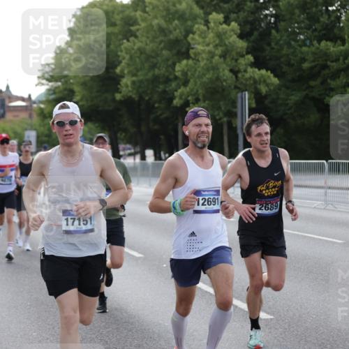 29.06.2025 - hella hamburg halbmarathon Jannik Wohlers http://msf.ph/oto/8191029 29.06.2025 09:45:08 Lombardsbrücke 57, 1707, 1990, 2689, 3043, 4050, 4129, 4679, 4698, 4749, 5070, 5328, 5746, 5826, 6358, 7272, 7389, 7481, 7651, 7723, 8190, 8209, 8883, 9137, 9571, 9634, 10017, 10171, 10876, 11120, 11413, 11857, 12234, 12308, 12691, 12988, 13066, 13618, 14028, 14395, 14466, 14784, 15621, 15826, 15887, 16712, 17151, 17802, 18099, 18102, 18177, 18692, 19194, 19202, 19203, 19204 meine-sportfotos.de
