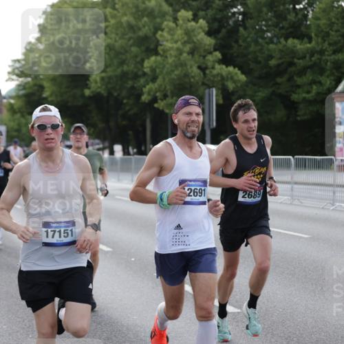 29.06.2025 - hella hamburg halbmarathon Jannik Wohlers http://msf.ph/oto/8191055 29.06.2025 09:45:08 Lombardsbrücke 57, 1707, 1990, 2689, 3043, 4050, 4129, 4679, 4698, 4749, 5070, 5328, 5746, 5826, 6358, 7272, 7389, 7481, 7651, 7723, 8190, 8209, 8883, 9137, 9571, 9634, 10017, 10171, 10876, 11120, 11413, 11857, 12234, 12308, 12691, 12988, 13066, 13618, 14028, 14395, 14466, 14784, 15621, 15826, 15887, 16712, 17151, 17802, 18099, 18102, 18177, 18692, 19194, 19202, 19203, 19204 meine-sportfotos.de