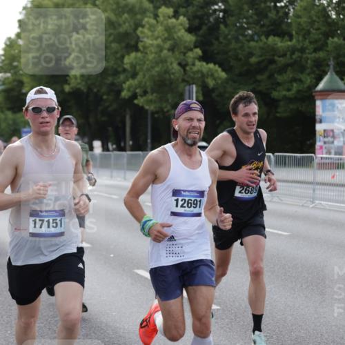 29.06.2025 - hella hamburg halbmarathon Jannik Wohlers http://msf.ph/oto/8191070 29.06.2025 09:45:08 Lombardsbrücke 57, 1707, 1990, 2689, 3043, 4050, 4129, 4679, 4698, 4749, 5070, 5328, 5746, 5826, 6358, 7272, 7389, 7481, 7651, 7723, 8190, 8209, 8883, 9137, 9571, 9634, 10017, 10171, 10876, 11120, 11413, 11857, 12234, 12308, 12691, 12988, 13066, 13618, 14028, 14395, 14466, 14784, 15621, 15826, 15887, 16712, 17151, 17802, 18099, 18102, 18177, 18692, 19194, 19202, 19203, 19204 meine-sportfotos.de