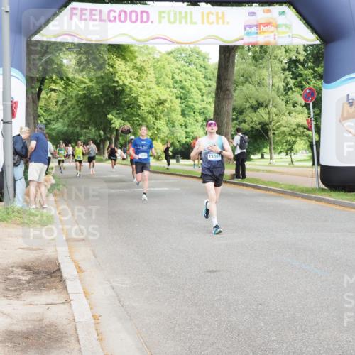 29.06.2025 - hella hamburg halbmarathon MichiJ http://msf.ph/oto/8191078 29.06.2025 10:19:43 Zwischen KM18-KM19 7186, 9571, 12234, 12308, 15507, 16736, 17197 meine-sportfotos.de