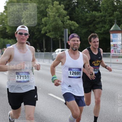 29.06.2025 - hella hamburg halbmarathon Jannik Wohlers http://msf.ph/oto/8191089 29.06.2025 09:45:08 Lombardsbrücke 57, 1707, 1990, 2689, 3043, 4050, 4129, 4679, 4698, 4749, 5070, 5328, 5746, 5826, 6358, 7272, 7389, 7481, 7651, 7723, 8190, 8209, 8883, 9137, 9571, 9634, 10017, 10171, 10876, 11120, 11413, 11857, 12234, 12308, 12691, 12988, 13066, 13618, 14028, 14395, 14466, 14784, 15621, 15826, 15887, 16712, 17151, 17802, 18099, 18102, 18177, 18692, 19194, 19202, 19203, 19204 meine-sportfotos.de