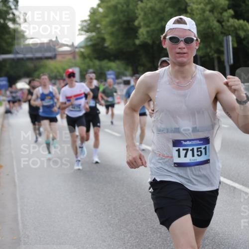 29.06.2025 - hella hamburg halbmarathon Jannik Wohlers http://msf.ph/oto/8191098 29.06.2025 09:45:09 Lombardsbrücke 57, 1707, 1990, 2689, 3043, 4050, 4129, 4679, 4698, 4749, 5070, 5328, 5746, 5826, 6358, 7272, 7389, 7481, 7651, 7723, 8190, 8209, 8883, 9137, 9571, 9634, 10017, 10171, 10876, 11120, 11413, 11857, 12234, 12308, 12691, 12988, 13066, 13618, 14028, 14395, 14466, 14784, 15621, 15826, 15887, 16712, 17151, 17191, 17197, 17802, 18099, 18102, 18177, 18692, 19194, 19202, 19203, 19204 meine-sportfotos.de
