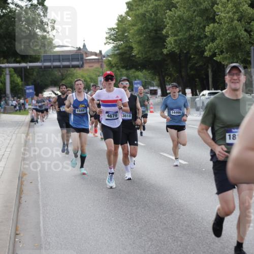 29.06.2025 - hella hamburg halbmarathon Jannik Wohlers http://msf.ph/oto/8191138 29.06.2025 09:45:09 Lombardsbrücke 57, 1707, 1990, 2689, 3043, 4050, 4129, 4679, 4698, 4749, 5070, 5328, 5746, 5826, 6358, 7272, 7389, 7481, 7651, 7723, 8190, 8209, 8883, 9137, 9571, 9634, 10017, 10171, 10876, 11120, 11413, 11857, 12234, 12308, 12691, 12988, 13066, 13618, 14028, 14395, 14466, 14784, 15621, 15826, 15887, 16712, 17151, 17191, 17197, 17802, 18099, 18102, 18177, 18692, 19194, 19202, 19203, 19204 meine-sportfotos.de