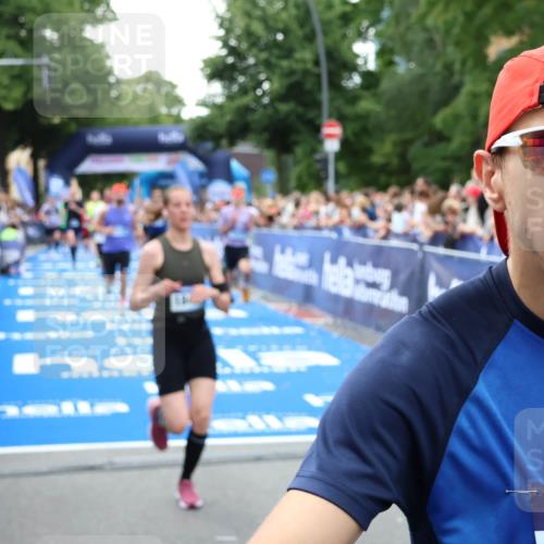 29.06.2025 - hella hamburg halbmarathon Zöllner http://msf.ph/oto/8191158 29.06.2025 10:44:48 Ziel 1941, 2970, 3004, 3785, 4270, 4915, 7325, 15185, 15233, 16834, 17251, 18437, 19207 meine-sportfotos.de