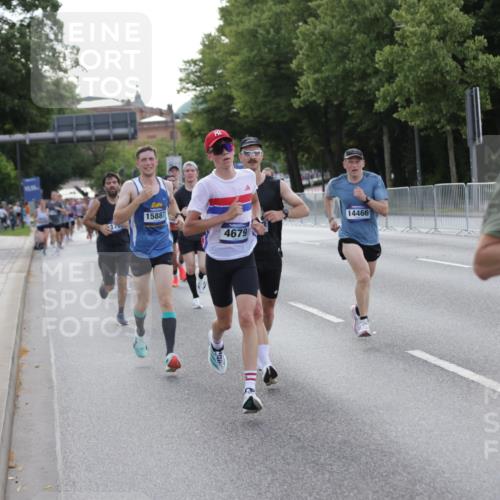 29.06.2025 - hella hamburg halbmarathon Jannik Wohlers http://msf.ph/oto/8191227 29.06.2025 09:45:09 Lombardsbrücke 57, 1707, 1990, 2689, 3043, 4050, 4129, 4679, 4698, 4749, 5070, 5328, 5746, 5826, 6358, 7272, 7389, 7481, 7651, 7723, 8190, 8209, 8883, 9137, 9571, 9634, 10017, 10171, 10876, 11120, 11413, 11857, 12234, 12308, 12691, 12988, 13066, 13618, 14028, 14395, 14466, 14784, 15621, 15826, 15887, 16712, 17151, 17191, 17197, 17802, 18099, 18102, 18177, 18692, 19194, 19202, 19203, 19204 meine-sportfotos.de