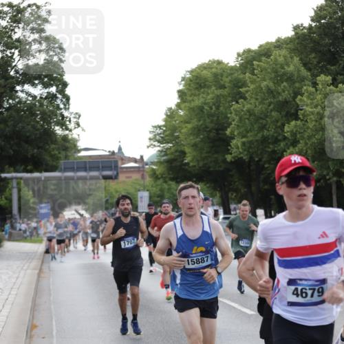 29.06.2025 - hella hamburg halbmarathon Jannik Wohlers http://msf.ph/oto/8191312 29.06.2025 09:45:11 Lombardsbrücke 57, 1707, 1990, 2689, 3043, 4129, 4679, 4698, 4749, 5328, 5746, 5826, 6358, 7389, 7481, 7651, 7723, 8190, 8209, 8883, 9571, 9634, 10017, 10876, 11120, 11413, 11857, 12234, 12308, 12691, 12988, 13066, 13618, 14028, 14395, 14466, 14784, 15621, 15826, 15887, 16712, 17151, 17191, 17197, 17802, 18099, 18102, 18177, 19202, 19203 meine-sportfotos.de