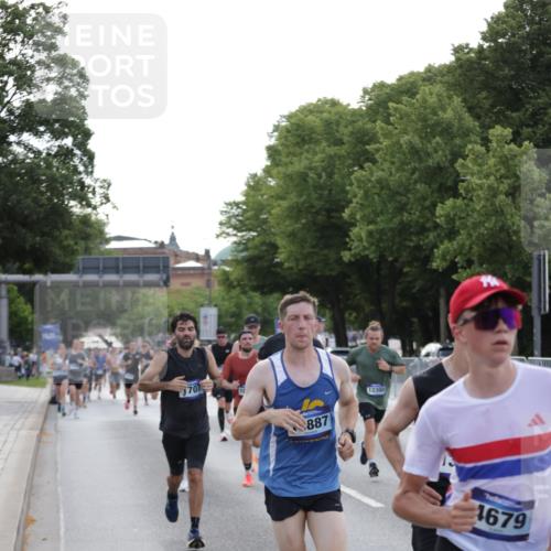 29.06.2025 - hella hamburg halbmarathon Jannik Wohlers http://msf.ph/oto/8191342 29.06.2025 09:45:11 Lombardsbrücke 57, 1707, 1990, 2689, 3043, 4129, 4679, 4698, 4749, 5328, 5746, 5826, 6358, 7389, 7481, 7651, 7723, 8190, 8209, 8883, 9571, 9634, 10017, 10876, 11120, 11413, 11857, 12234, 12308, 12691, 12988, 13066, 13618, 14028, 14395, 14466, 14784, 15621, 15826, 15887, 16712, 17151, 17191, 17197, 17802, 18099, 18102, 18177, 19202, 19203 meine-sportfotos.de