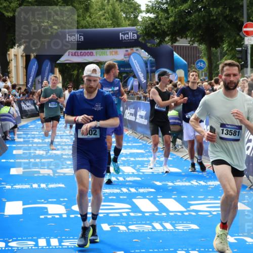 29.06.2025 - hella hamburg halbmarathon Zöllner http://msf.ph/oto/8191355 29.06.2025 10:34:28 Ziel 1002, 5550, 6305, 9686, 13618, 16417, 18099 meine-sportfotos.de