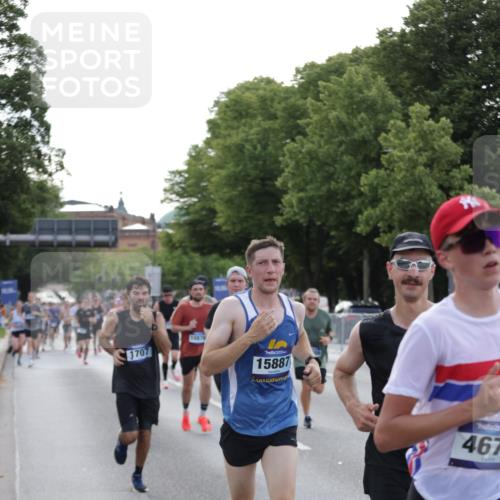 29.06.2025 - hella hamburg halbmarathon Jannik Wohlers http://msf.ph/oto/8191376 29.06.2025 09:45:11 Lombardsbrücke 57, 1707, 1990, 2689, 3043, 4129, 4679, 4698, 4749, 5328, 5746, 5826, 6358, 7389, 7481, 7651, 7723, 8190, 8209, 8883, 9571, 9634, 10017, 10876, 11120, 11413, 11857, 12234, 12308, 12691, 12988, 13066, 13618, 14028, 14395, 14466, 14784, 15621, 15826, 15887, 16712, 17151, 17191, 17197, 17802, 18099, 18102, 18177, 19202, 19203 meine-sportfotos.de