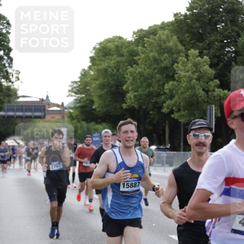 29.06.2025 - hella hamburg halbmarathon Jannik Wohlers http://msf.ph/oto/8191384 29.06.2025 09:45:11 Lombardsbrücke 57, 1707, 1990, 2689, 3043, 4129, 4679, 4698, 4749, 5328, 5746, 5826, 6358, 7389, 7481, 7651, 7723, 8190, 8209, 8883, 9571, 9634, 10017, 10876, 11120, 11413, 11857, 12234, 12308, 12691, 12988, 13066, 13618, 14028, 14395, 14466, 14784, 15621, 15826, 15887, 16712, 17151, 17191, 17197, 17802, 18099, 18102, 18177, 19202, 19203 meine-sportfotos.de