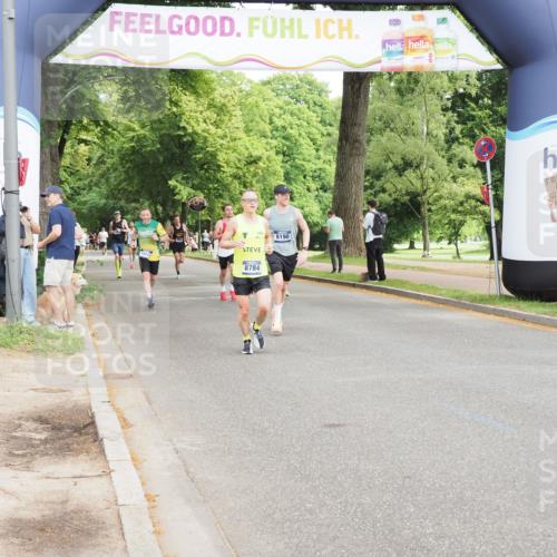 29.06.2025 - hella hamburg halbmarathon MichiJ http://msf.ph/oto/8191395 29.06.2025 10:19:49 Zwischen KM18-KM19 3845, 8784, 9634, 12234, 12308, 15507 meine-sportfotos.de