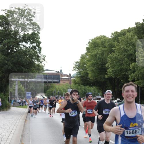 29.06.2025 - hella hamburg halbmarathon Jannik Wohlers http://msf.ph/oto/8191396 29.06.2025 09:45:11 Lombardsbrücke 57, 1707, 1990, 2689, 3043, 4129, 4679, 4698, 4749, 5328, 5746, 5826, 6358, 7389, 7481, 7651, 7723, 8190, 8209, 8883, 9571, 9634, 10017, 10876, 11120, 11413, 11857, 12234, 12308, 12691, 12988, 13066, 13618, 14028, 14395, 14466, 14784, 15621, 15826, 15887, 16712, 17151, 17191, 17197, 17802, 18099, 18102, 18177, 19202, 19203 meine-sportfotos.de