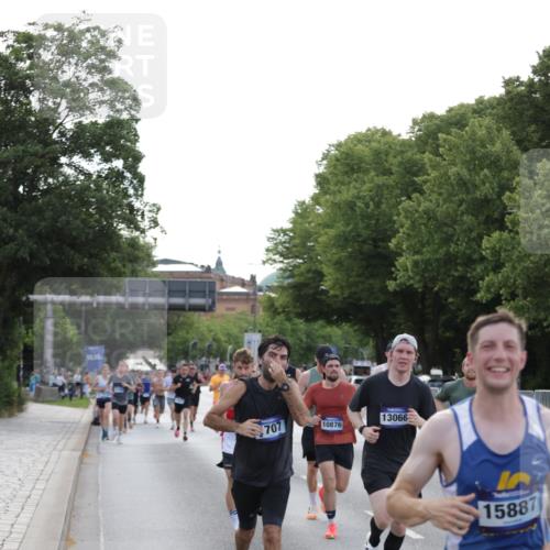 29.06.2025 - hella hamburg halbmarathon Jannik Wohlers http://msf.ph/oto/8191404 29.06.2025 09:45:11 Lombardsbrücke 57, 1707, 1990, 2689, 3043, 4129, 4679, 4698, 4749, 5328, 5746, 5826, 6358, 7389, 7481, 7651, 7723, 8190, 8209, 8883, 9571, 9634, 10017, 10876, 11120, 11413, 11857, 12234, 12308, 12691, 12988, 13066, 13618, 14028, 14395, 14466, 14784, 15621, 15826, 15887, 16712, 17151, 17191, 17197, 17802, 18099, 18102, 18177, 19202, 19203 meine-sportfotos.de