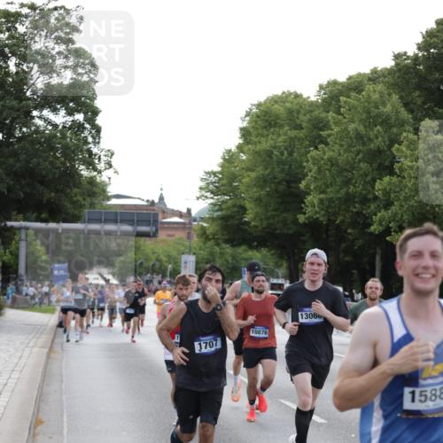 29.06.2025 - hella hamburg halbmarathon Jannik Wohlers http://msf.ph/oto/8191429 29.06.2025 09:45:12 Lombardsbrücke 57, 1707, 1990, 2689, 3043, 4129, 4679, 4698, 4749, 5328, 5826, 6358, 7389, 7481, 7651, 8190, 9571, 9634, 10017, 10876, 11120, 11857, 12234, 12308, 12691, 12988, 13066, 13618, 14028, 14395, 14466, 14784, 15826, 15887, 16712, 17151, 17191, 17197, 17802, 18099, 18102, 18177 meine-sportfotos.de