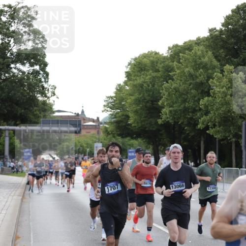 29.06.2025 - hella hamburg halbmarathon Jannik Wohlers http://msf.ph/oto/8191467 29.06.2025 09:45:12 Lombardsbrücke 57, 1707, 1990, 2689, 3043, 4129, 4679, 4698, 4749, 5328, 5826, 6358, 7389, 7481, 7651, 8190, 9571, 9634, 10017, 10876, 11120, 11857, 12234, 12308, 12691, 12988, 13066, 13618, 14028, 14395, 14466, 14784, 15826, 15887, 16712, 17151, 17191, 17197, 17802, 18099, 18102, 18177 meine-sportfotos.de