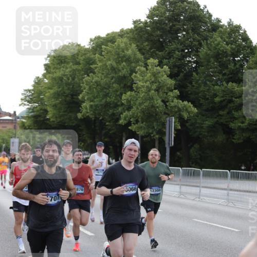 29.06.2025 - hella hamburg halbmarathon Jannik Wohlers http://msf.ph/oto/8191483 29.06.2025 09:45:12 Lombardsbrücke 57, 1707, 1990, 2689, 3043, 4129, 4679, 4698, 4749, 5328, 5826, 6358, 7389, 7481, 7651, 8190, 9571, 9634, 10017, 10876, 11120, 11857, 12234, 12308, 12691, 12988, 13066, 13618, 14028, 14395, 14466, 14784, 15826, 15887, 16712, 17151, 17191, 17197, 17802, 18099, 18102, 18177 meine-sportfotos.de