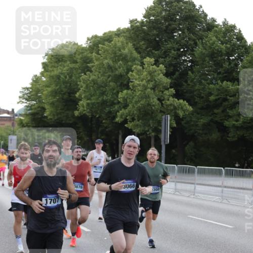 29.06.2025 - hella hamburg halbmarathon Jannik Wohlers http://msf.ph/oto/8191495 29.06.2025 09:45:12 Lombardsbrücke 57, 1707, 1990, 2689, 3043, 4129, 4679, 4698, 4749, 5328, 5826, 6358, 7389, 7481, 7651, 8190, 9571, 9634, 10017, 10876, 11120, 11857, 12234, 12308, 12691, 12988, 13066, 13618, 14028, 14395, 14466, 14784, 15826, 15887, 16712, 17151, 17191, 17197, 17802, 18099, 18102, 18177 meine-sportfotos.de