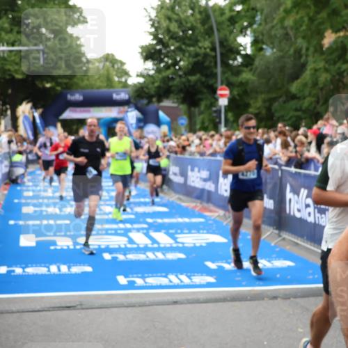 29.06.2025 - hella hamburg halbmarathon Zöllner http://msf.ph/oto/8191504 29.06.2025 10:44:53 Ziel 1941, 2098, 2970, 3004, 3098, 3785, 4270, 4425, 4915, 7056, 7167, 7325, 9720, 12161, 16834, 17406, 18631, 19207, 19210 meine-sportfotos.de