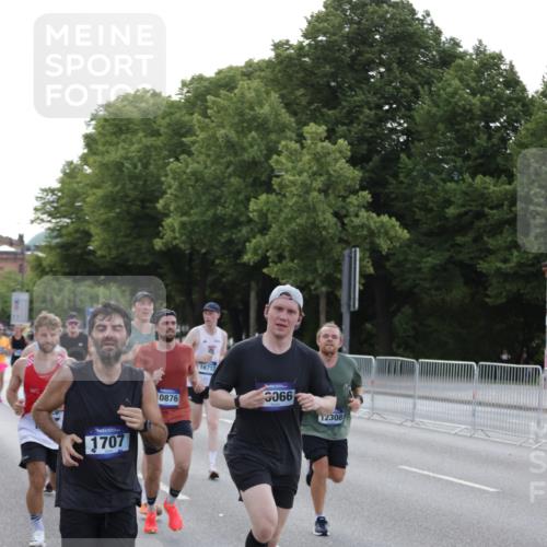 29.06.2025 - hella hamburg halbmarathon Jannik Wohlers http://msf.ph/oto/8191512 29.06.2025 09:45:12 Lombardsbrücke 57, 1707, 1990, 2689, 3043, 4129, 4679, 4698, 4749, 5328, 5826, 6358, 7389, 7481, 7651, 8190, 9571, 9634, 10017, 10876, 11120, 11857, 12234, 12308, 12691, 12988, 13066, 13618, 14028, 14395, 14466, 14784, 15826, 15887, 16712, 17151, 17191, 17197, 17802, 18099, 18102, 18177 meine-sportfotos.de
