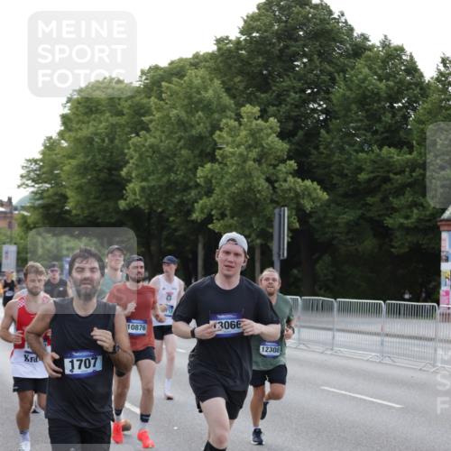 29.06.2025 - hella hamburg halbmarathon Jannik Wohlers http://msf.ph/oto/8191525 29.06.2025 09:45:12 Lombardsbrücke 57, 1707, 1990, 2689, 3043, 4129, 4679, 4698, 4749, 5328, 5826, 6358, 7389, 7481, 7651, 8190, 9571, 9634, 10017, 10876, 11120, 11857, 12234, 12308, 12691, 12988, 13066, 13618, 14028, 14395, 14466, 14784, 15826, 15887, 16712, 17151, 17191, 17197, 17802, 18099, 18102, 18177 meine-sportfotos.de