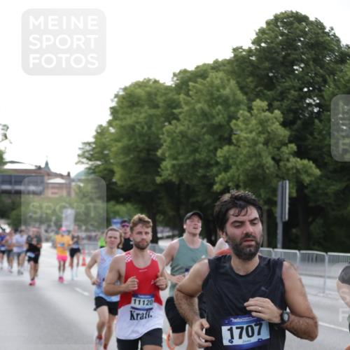 29.06.2025 - hella hamburg halbmarathon Jannik Wohlers http://msf.ph/oto/8191555 29.06.2025 09:45:13 Lombardsbrücke 57, 1707, 2689, 4129, 4679, 4698, 4749, 5826, 6358, 7389, 7481, 8190, 9571, 9634, 10017, 10876, 11120, 11857, 12234, 12308, 12691, 12988, 13066, 13618, 14028, 14395, 14466, 14622, 14784, 15826, 15887, 16712, 16724, 16755, 17151, 17191, 17197, 17802, 18099, 18177 meine-sportfotos.de