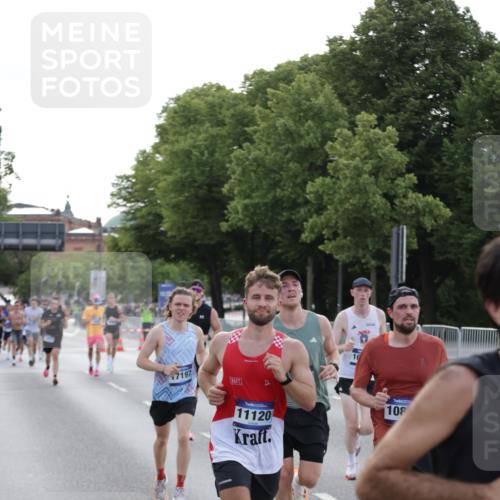 29.06.2025 - hella hamburg halbmarathon Jannik Wohlers http://msf.ph/oto/8191589 29.06.2025 09:45:13 Lombardsbrücke 57, 1707, 2689, 4129, 4679, 4698, 4749, 5826, 6358, 7389, 7481, 8190, 9571, 9634, 10017, 10876, 11120, 11857, 12234, 12308, 12691, 12988, 13066, 13618, 14028, 14395, 14466, 14622, 14784, 15826, 15887, 16712, 16724, 16755, 17151, 17191, 17197, 17802, 18099, 18177 meine-sportfotos.de