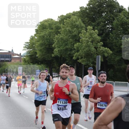 29.06.2025 - hella hamburg halbmarathon Jannik Wohlers http://msf.ph/oto/8191596 29.06.2025 09:45:14 Lombardsbrücke 57, 1686, 1707, 2689, 4129, 4679, 4698, 4749, 6358, 7389, 7481, 7965, 8190, 9571, 9634, 10017, 10876, 11120, 12234, 12308, 12691, 12988, 13066, 13618, 14028, 14395, 14466, 14622, 14784, 15826, 15887, 16712, 16724, 16755, 17151, 17191, 17197, 17802, 18099, 18177 meine-sportfotos.de