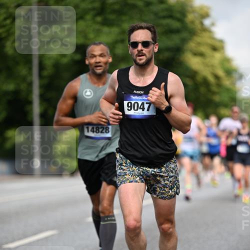 29.06.2025 - hella hamburg halbmarathon Dr. Thomas Lammeyer http://msf.ph/oto/8191617 29.06.2025 09:47:38 Kennedybrücke 1065, 2879, 3075, 3968, 4678, 5344, 7231, 7349, 7793, 8975, 9047, 10106, 10173, 10790 meine-sportfotos.de