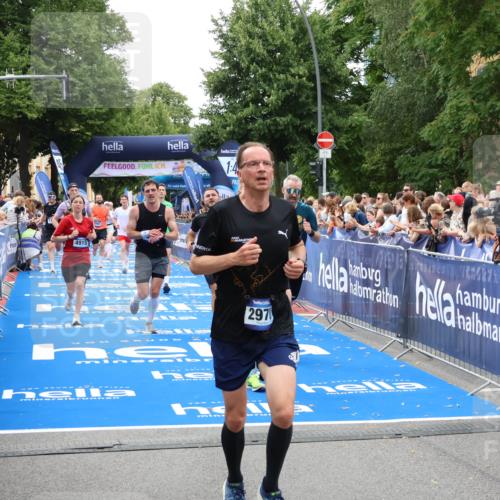 29.06.2025 - hella hamburg halbmarathon Zöllner http://msf.ph/oto/8191618 29.06.2025 10:44:54 Ziel 1941, 2098, 2970, 3004, 3098, 3785, 4425, 4915, 7056, 7167, 7325, 9720, 12161, 16834, 17406, 18631, 19207, 19210 meine-sportfotos.de