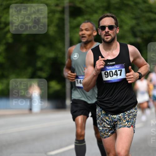 29.06.2025 - hella hamburg halbmarathon Dr. Thomas Lammeyer http://msf.ph/oto/8191661 29.06.2025 09:47:38 Kennedybrücke 1065, 2879, 3075, 3968, 4678, 5344, 7231, 7349, 7793, 8975, 9047, 10106, 10173, 10790 meine-sportfotos.de